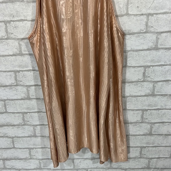 BKE Boutique Satin cold shoulder top size Medium - Picture 13 of 16